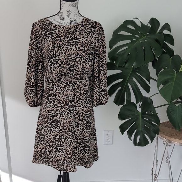 Vince Camuto Dresses & Skirts - Vince Camuto Animal Print Long Sleeve Dress